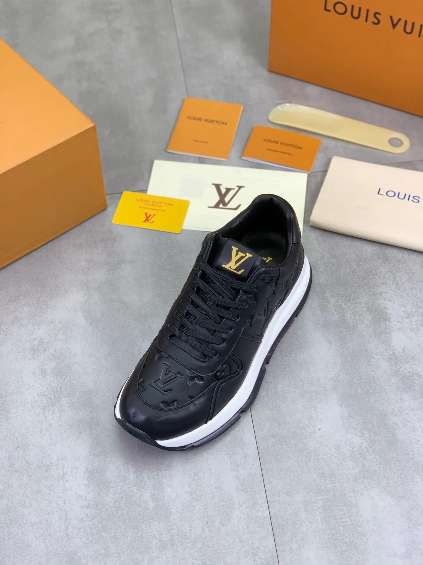 Factory price P820 💶 Top version [LOUIS VUITTON] counter series (original order) new style 🍀LV Louis Vuitton - top version LV classic high-top trendy shoes! Made of imported original craft calfskin, original breathable lining, and original wear-resistant, lightweight, high-end TPU outsole! High quality products! 3️⃣ colors available, size: men’s 39-44 (38 45 customized)